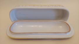 Scatolina ovale con coperchio , portaoggetti/portapenne in ceramica Deruta 