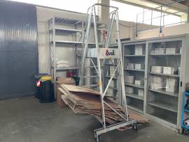 Rimanenze di magazzino, scala e scaffalatura