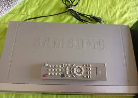 LETTORE CD E DVD + LETTORE VHS VENDO