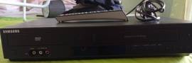 LETTORE CD E DVD + LETTORE VHS VENDO