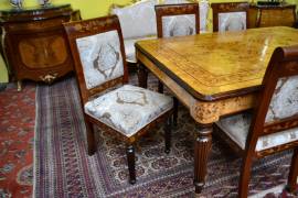 Sei sedie-poltrone stile olandese in tessuto chiaro