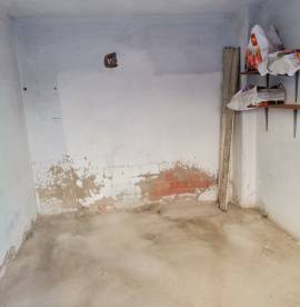Affittasi Garage Zona Colline - LI