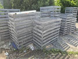 TELAI ZINCATI ACCATASTABILI USATI  