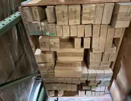 Magazzino lampade ad induzione magnetica, supporti e rimanenze