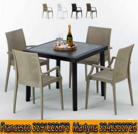 Tavolo e 4 sedie per arredo Giardino