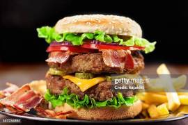 AMBURGHERIA A TEMA  E  DI TENDENZA  -   SPECALIZZATO IN SMASH BURGER  -  IL VERO LOCALE  FOODISH -  