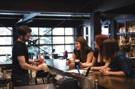 AMERICAN BAR ALLA MILANESE   NEL CUORE DELLA  MOVIDA di  MILANO AMERICAN BAR ALLA MILANESE   NEL CUO