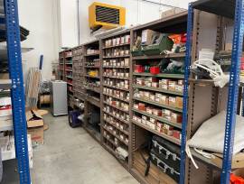 Stock lampade da tavolo, materiale elettrico e minuteria varia