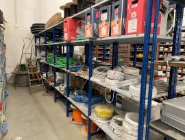 Stock lampade da tavolo, materiale elettrico e minuteria varia