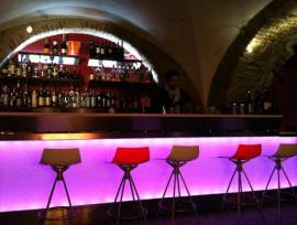 LOUNGE BAR DRINK- APERITIVI- VINI -BIRRE ZONA MOVIDA il locale offre un'ampia selezione di dri LOUNGE BAR DRINK- APERITIVI- VINI -BIRRE ZONA MOVIDA il locale offre un'ampia selezione di dri