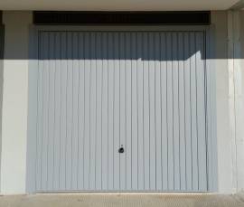 Basculante manuale Hörmann modello Berry N80 2,480 m x 2,290 m