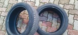 Vendesi n. 2 gomme da strada estive usate Pirelli Pzero 225/45 R19 W92 Run Flat 