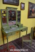 Toiletta con sedia stile Luigi XVI laccata verde salvia anni 50 Toiletta con sedia stile Luigi XVI laccata verde salvia anni 50