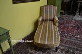 Dormeuse del XX secolo stile Napoleone III Dormeuse del XX secolo stile Napoleone III