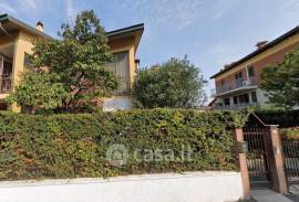 CASA INDIPENDENTE A CESANO BOSCONE CENTRO STORICO AGENZIA ITALIA IMMOBILIARE  PROPONE  INTERESSANTE 
