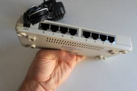 Retrocomputing Switch di rete 8 porte usato funzionante networking 10/100