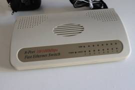 Retrocomputing Switch di rete 8 porte usato funzionante networking 10/100