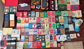 Dispersione collezione di n° 190   mazzi carte da gioco e tarot  :  bridge , ramino, poker,canasta  