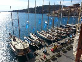 APPARTAMENTO LUMINOSO A PORTO SANTO STEFANO(Argentario)SPIAGGIAsotto casaCON VISTA MARE INCANTEVOLE 