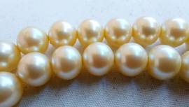 *Sei (6) fili di perle giapponesi colore avorio lunghezza cm. 45, da infilare anni 90