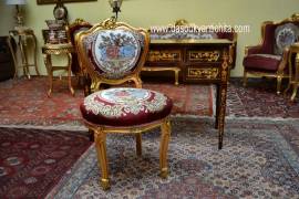 Poltroncina dorata stile Luigi XV