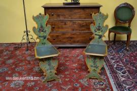 Antica coppia di sgabelli-Scarno tirolesi
