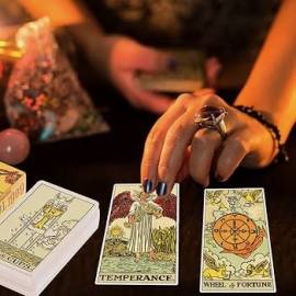 TAROCCHI ONLINE: CLARA, LA CARTOMANTE CHE LEGGE IL TUO DESTINO