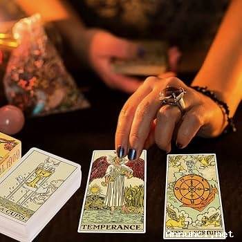 TAROCCHI ONLINE: CLARA, LA CARTOMANTE CHE LEGGE IL TUO DESTINO