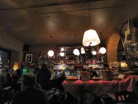 BAR  APERICENA  -   BIRRA  -  LIQUORI  - GIN      TAGLIERI  -  MUSICA DAL VIVO   - LOCALE ADATTO  A 