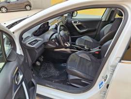 Peugeot 2008 1.6 e-Hdi Allure 