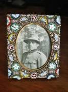 Antica piccola cornice portafoto in micromosaico ,con fotografia soldato della prima guerra mondiale