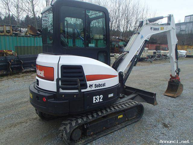 MINIESCAVATORE BOBCAT E 32, IN VENDITA URGENTEMENTE A 2500 €