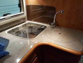 VENDITA URGENTE DEL MIO CAMPER ALKO Rapido 983F PER 9000 €.