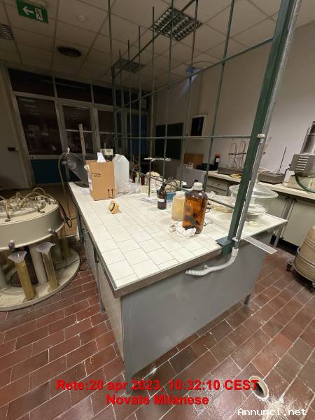 Arredi e macchinari da laboratorio