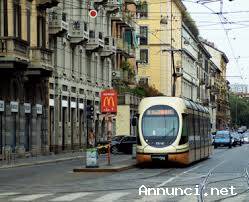 NEGOZIO 50 MQ 1 VETRINA PORTA GENOVA VENDESI MURI