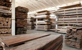 Travi e materiali antichi per strutture e design 
