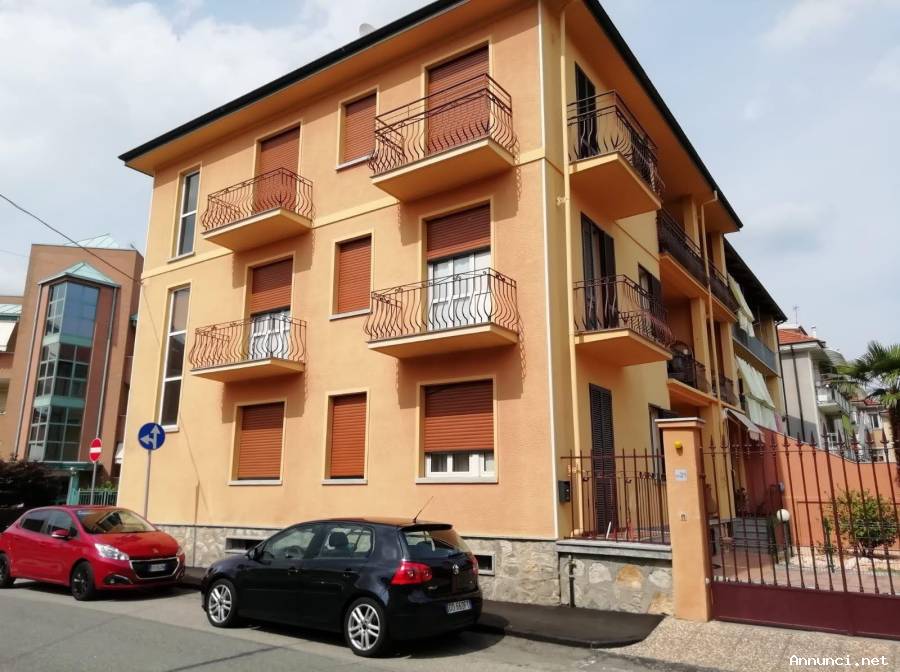 PINEROLO PRIVATO AFFITTA CAMERA USO MEDICO/ PARAMEDICO O SIMILI ATTIVITA'