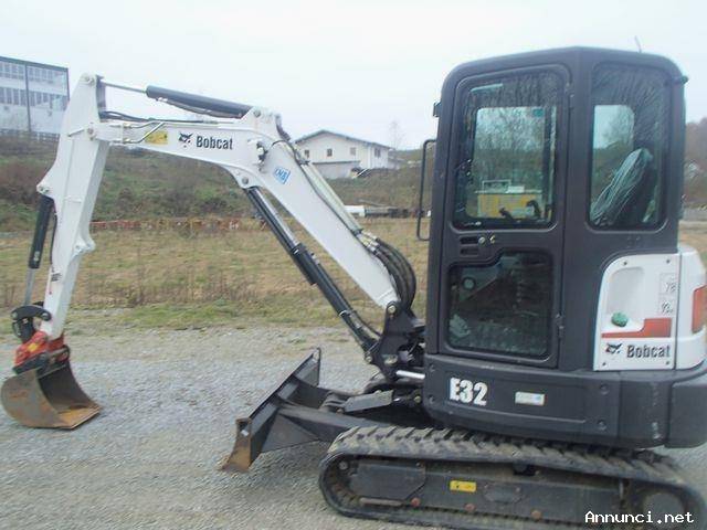 MINIESCAVATORE BOBCAT E 32, IN VENDITA URGENTEMENTE A 2500 €