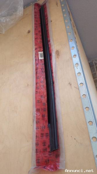 RASCHIAVETRO PORTA POSTERIORE SX ALFA 146