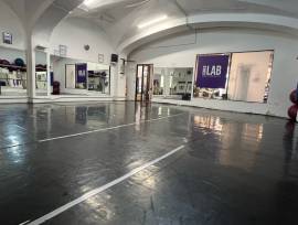 A.S.D offre in zona stazione principe una sala per utilizzo spazi               