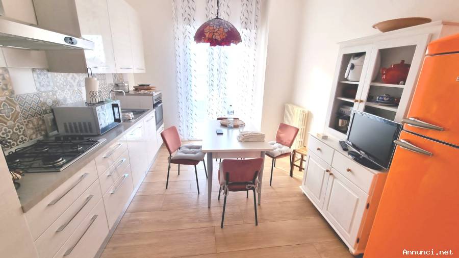 Riccione zona Punta de l'Est Appartamento 3 camere 2 bagni cucina abitabile e sala