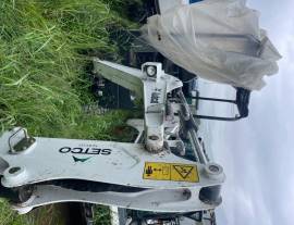 Mini escavatore Bobcat E20Z completo di benna