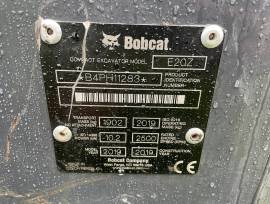 Mini escavatore Bobcat E20Z completo di benna