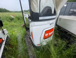 Mini escavatore Bobcat E20Z completo di benna