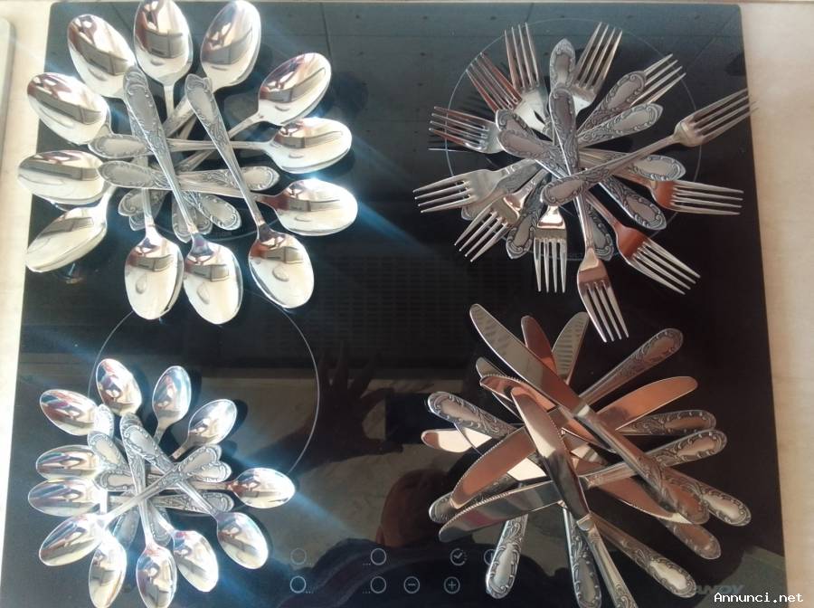 SERVIZIO DI POSATE IN ACCIAIO INOX CON INTARSIO.