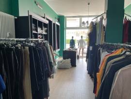 Stock capi di abbigliamento e arredo negozio