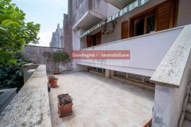 LECCE CITTÀ IN VENDITA VILLA CON PISCINA 