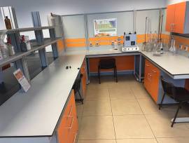 ARREDO LABORATORIO E UFFICI