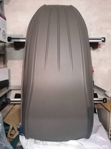 Box da tetto auto con barre portatutto