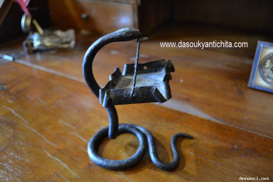 Antico porta orologio a forma di serpente in ferro battuto XX secolo